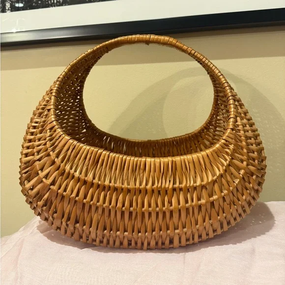 Vintage Gondola Half Moon Harvesting Basket - Picture 3 of 9